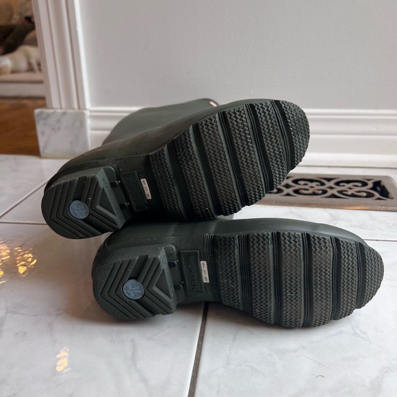 Hunter women’s original tall rain boots - size US 6 - Picture 5 of 9